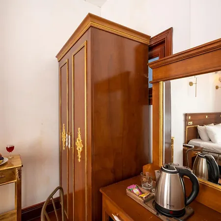 Valeria Antique 1892 *