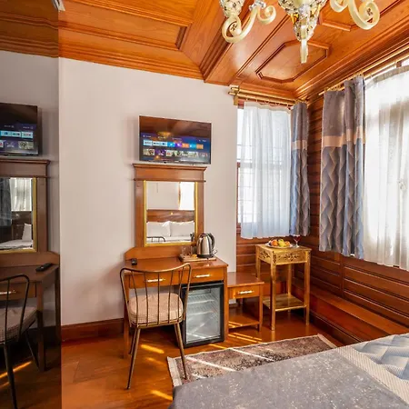 Valeria Antique 1892