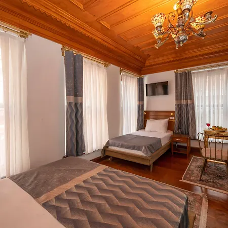 Valeria Antique 1892