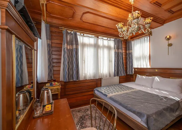 Valeria Antique 1892